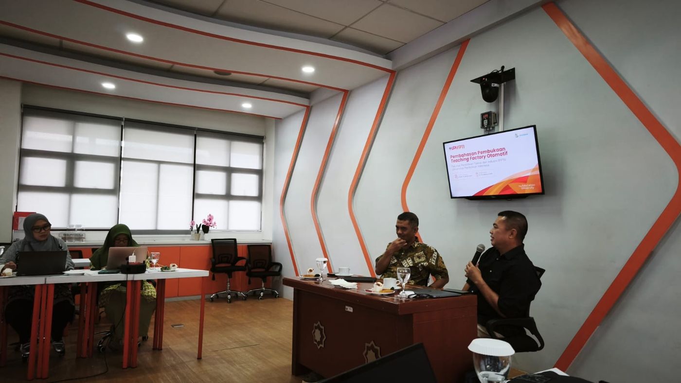 Discussion session in the FPTI UPI smart class